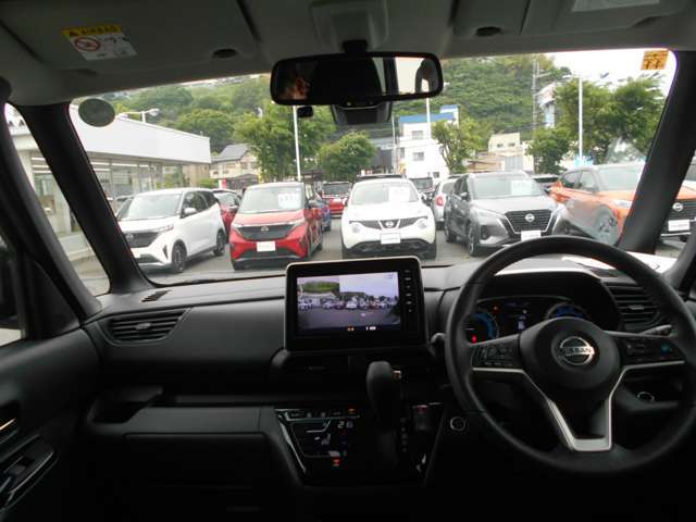 視界広々で運転しやすいインパネ