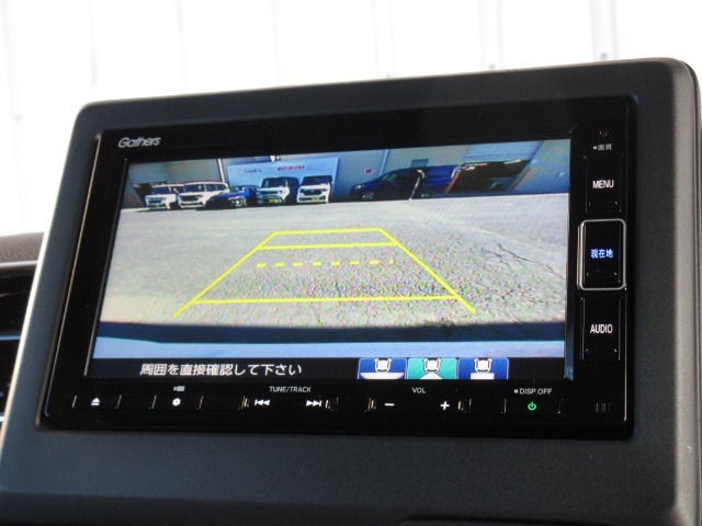 バックをするとき自動でリアの様子が映る『リアカメラ』付き！画面で確認しながらバックができますから安心ですね。でも、目視も大切ですよ！安全第一でお願いします！