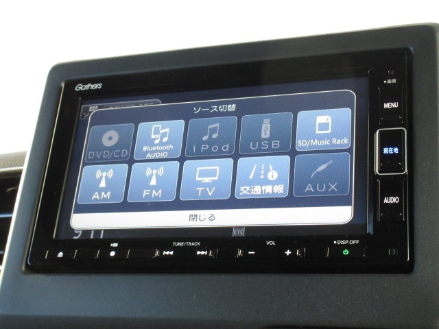 ナビゲーションはギャザズメモリーナビ（VXM-214VFi）を装着しております。AM、FM、CD、DVD再生、Bluetooth、音楽録音再生、フルセグTVがご使用いただけます。