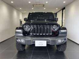 【フロントグリル】7スロットルグリルはJeep伝統の証です。SUVのみにこだわり続けている伝統あるJeep車へお乗り頂いてみてはいかがですか？