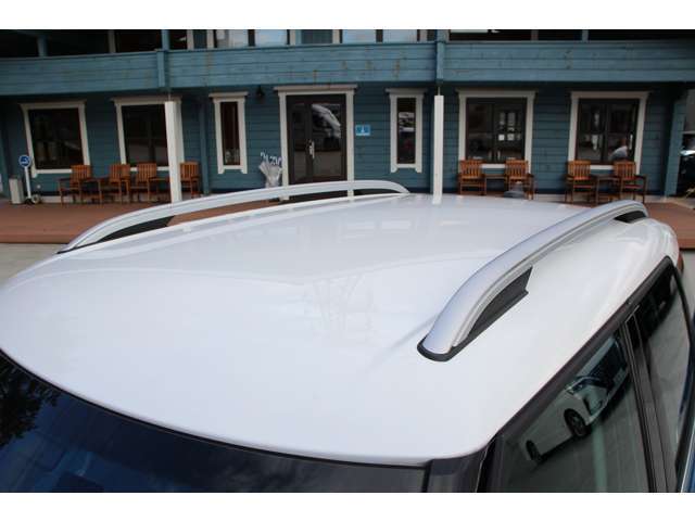 純正ルーフレール装備☆ルーフキャリアなども取付可能です☆