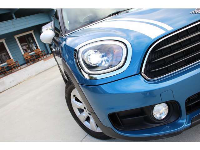 純正LEDヘッドライト装備☆夜間走行も明るく照らします☆