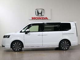 ボディカラーはプラチナホワイトパールです。