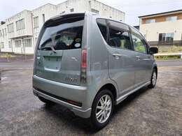 展示車両は全車、支払総額を記載しておりますのでご安心ください。納車の際はご来店の上お渡しとなします。ご自宅までの配送や希望ナンバーなどは含まれません事ご了承ください。