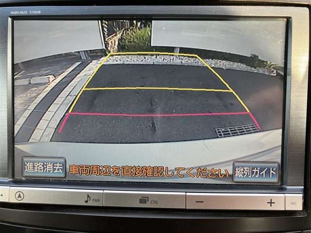 【バックモニター】バックカメラが装着されています。車庫入れが苦手な方もこれがあれば安心ですね