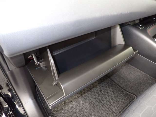 当店は、国内外16社の自動車ディーラーをグループに持つ VTホールディングス（東証プライム） の中古車販売店です。