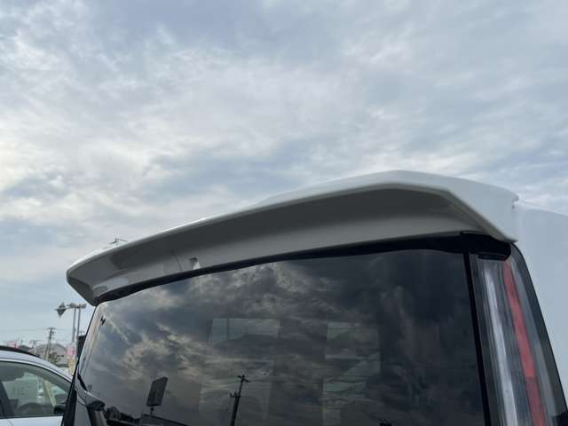 ★もしもの時でも安心の板金工場併設★大切にされている愛車の傷もエイチプラスにお任せください★ご購入いただいたお車以外の車のキズ・へこみも元通り★国家資格を取得しているスタッフが修理いたします★