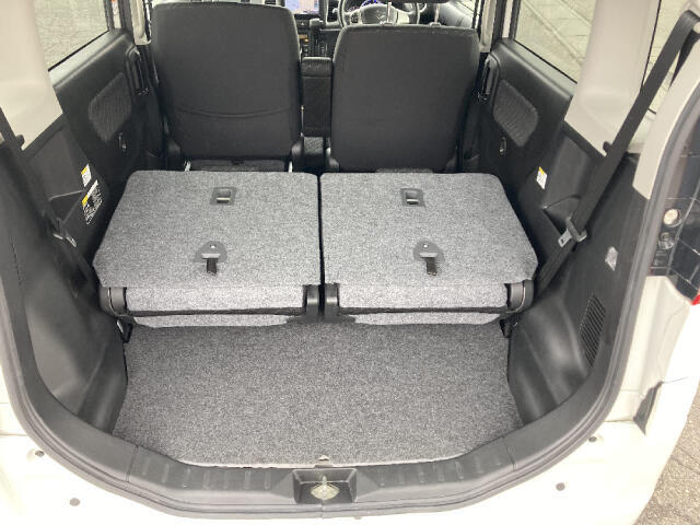 シートアレンジ次第で広々とした車内へ♪