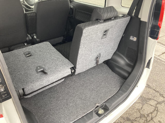シートアレンジ次第で広々とした車内へ♪