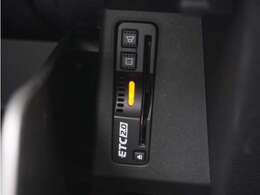 ◆ETC2.0装着◆進化したドライブ体験。料金収受システムだけだったETCが生まれ変わって、高速道路を賢く使うETC2.0に進化しました。多彩な情報サービスが便利で快適なドライブ体験を提供します。