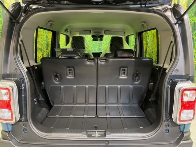 普段のお買い物や通勤、送迎等に十分な荷室スペースを確保しております。セカンドシートを倒すと、大きな荷物の積載も可能です♪