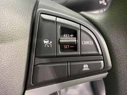 【アダプティブクルーズコントロール】高速道路での長距離走行が楽に！！自動で速度を保つクルーズコントロールが、衝突軽減システムと連携し、前方の車両を感知して車間を保つように速度調節してくれます！！