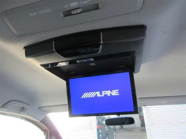 後席モニター付きでロングドライブもお子さまを飽きさせません！