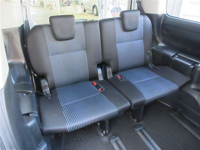 3列目シートもひろびろとしたスペースを確保しています。大人数でのお出かけもばっちりです！