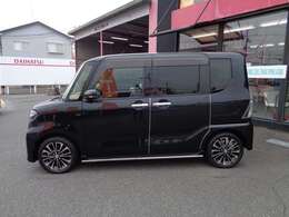 お車を見られる際には是非エンジンルームもチェックしてみてください！その仕上がりに驚かれるはずです！！