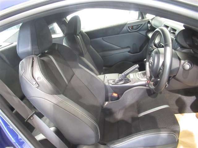 見通しのよいすっきりとした視界で、誰でも運転しやすいです。運転のしやすさは疲れにくさにも繋がりますよ♪