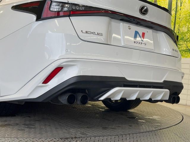 【TRDフルエアロ＆スポーツマフラー】人気のTRDエアロを装備！クルマの外観がよりスタイリッシュになり、街中で存在感あふれる1台に♪将来買い替える時にもリセールに影響しやすく、価値ある人気の装備です！
