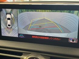 【パノラミックビューモニター】専用のカメラにより、上から見下ろしたような視点で360度クルマの周囲を確認することができます☆死角部分も確認しやすく、狭い場所での切り返しや駐車もスムーズに行えます。