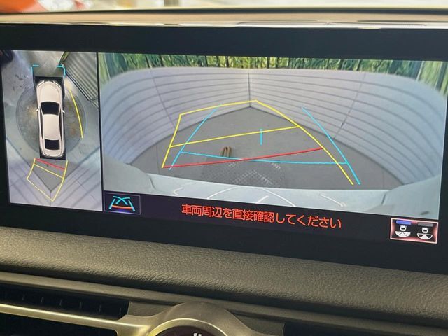 【パノラミックビューモニター】専用のカメラにより、上から見下ろしたような視点で360度クルマの周囲を確認することができます☆死角部分も確認しやすく、狭い場所での切り返しや駐車もスムーズに行えます。