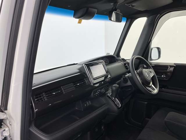 【インパネ全体】全方位で視界が広く、高い目線で運転もしやすいです！