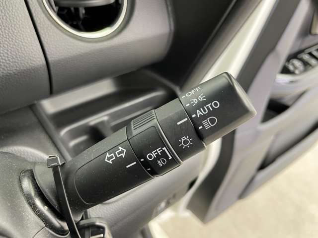 【ステアリング】軽い力で扱いやすいハンドルです。目立つ傷やスレなどなく綺麗な状態です！除菌プランいれていただくとさらに快適に！清潔なお車はお子様にも安心ですね！