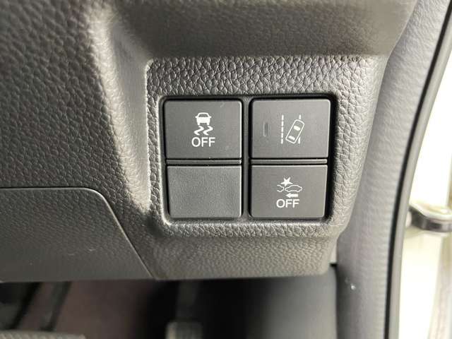 【運転席操作部】快適なドライブを楽しむための機能が装備されています！運転席から触れるので、使いやすいです！除菌プランいれていただくと、さらに清潔で安心していただけます！