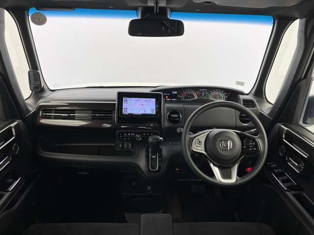 【インパネ全体】全方位で視界が広く、高い目線で運転もしやすいです！