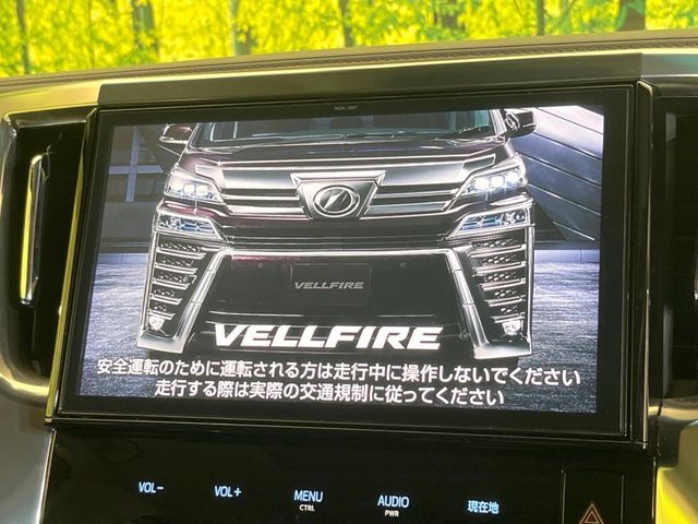 【大画面ナビ】人気の大型10インチナビを装備。存在感のある大画面はインパクト大！ナビ利用時のマップ表示は見やすく、テレビやDVDは臨場感がアップ！いつものドライブがグッと楽しくなります♪