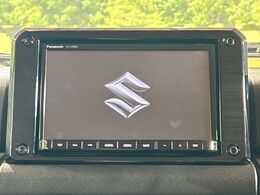 【純正ナビ】人気の純正ナビを装備しております。ナビの使いやすさはもちろん、オーディオ機能も充実！キャンプや旅行はもちろん、通勤や買い物など普段のドライブも楽しくなるはず♪