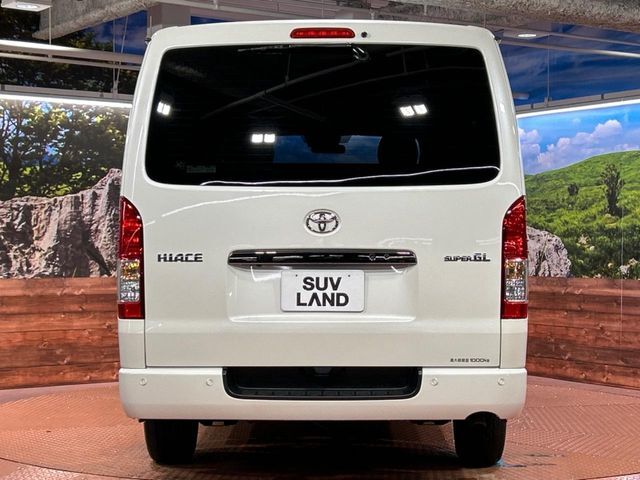 安心の最長10年・走行無制限保証（有償）をご用意。保証内容も充実はもちろん、無料点検＆オイル交換や、年中無休の全国・24時間ロードサービスも付帯されておりますのでご安心下さい。