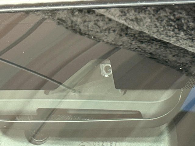 【トヨタセーフティセンス】走行中に前方の車両等を認識し、衝突しそうな時は警報とブレーキで衝突回避と被害軽減をアシスト。より安全にドライブをお楽しみいただけます。