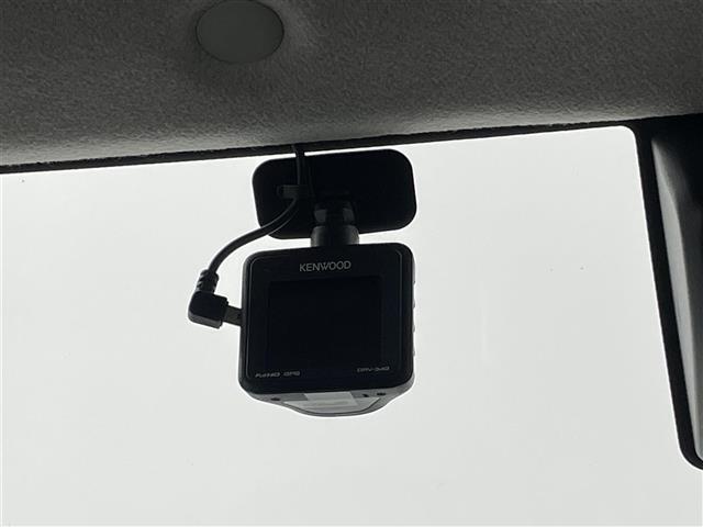 【ドライブレコーダー】映像・音声などの運転中の記録を残します。事故などを起こした起こされた時の証拠になりえますので、もしも時でも安心ですね。