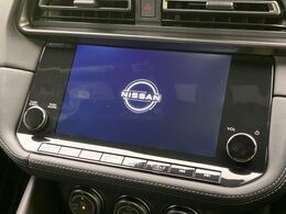 【メーカー純正9型ナビ】インテリアに溶け込むスタイリッシュな「専用設計」メーカーナビを装備♪視認性や操作性など基本性能にも優れ、より上質なカーライフをお楽しみいただけます。
