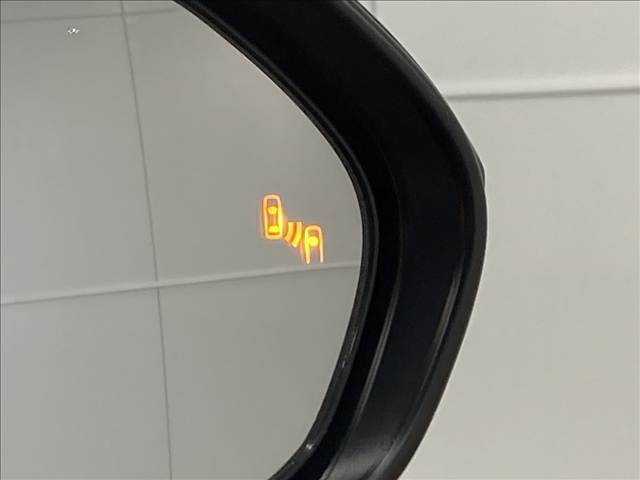 【ブラインドスポットモニター】車線変更時の死角の安全をサポートする装置です。