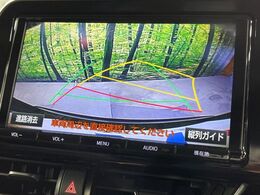 【バックカメラ】駐車時に後方がリアルタイム映像で確認できます。大型商業施設や立体駐車場での駐車時や、夜間のバック時に大活躍！運転スキルに関わらず、今や必須となった装備のひとつです！