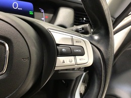 【アダプティブ・クルーズ・コントロール】予め設定した車速内でクルマが自動的に加減速。 前走車との適切な車間距離を維持しながら追従走行し、高速道路でのドライバーの疲労を軽減してくれる嬉しい機能付♪
