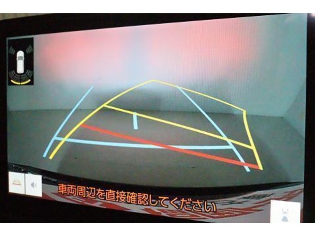ガイド付きバックモニター！　ハンドルを切るとラインも曲がって表示され、進行方向の目安となり安心です。