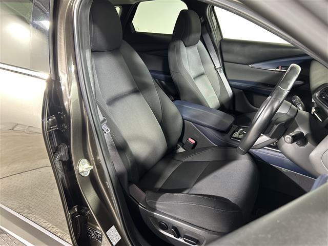 気になる車はすぐにお問い合わせください！画面右側の0066から始まる無料ダイヤルからお問い合わせ下さい！専門スタッフがお車のご質問にお答えいたします！