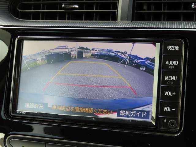 車庫入れもお任せのバックカメラが付いて、後方確認もラクラク♪安全に車庫入れも可能です。便利な機能ですが、バックカメラを過信せず、目視もお忘れなく。