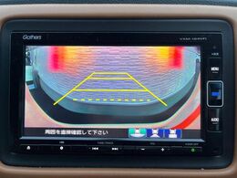 【バックカメラ】駐車時に後方がリアルタイム映像で確認できます。大型商業施設や立体駐車場での駐車時や、夜間のバック時に大活躍！運転スキルに関わらず、今や必須となった装備のひとつです！