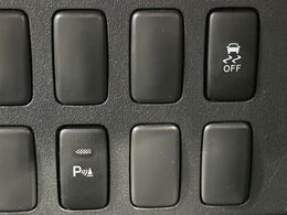【コーナーセンサー】大きなお車を運転するのが不安な方でも、ブザーと光でお知らせ致します♪もちろん頼りきりはNGです！