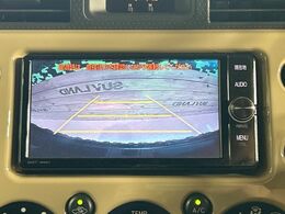 【バックカメラ】駐車時に後方がリアルタイム映像で確認できます。大型商業施設や立体駐車場での駐車時や、夜間のバック時に大活躍！運転スキルに関わらず、今や必須となった装備のひとつです！