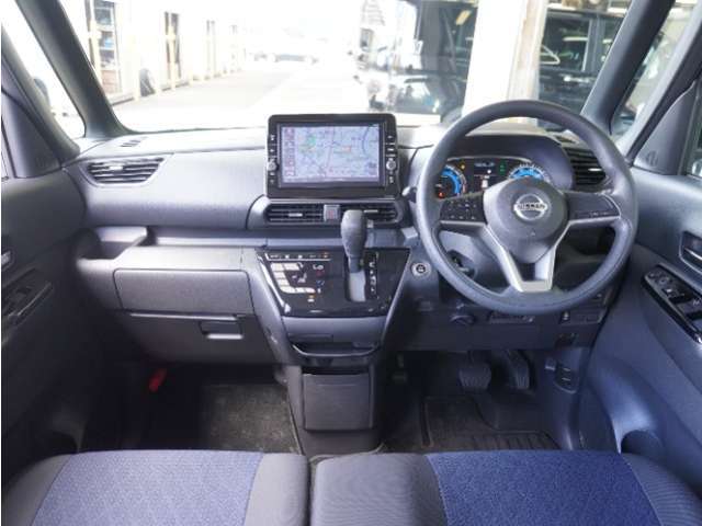 ◆視界広々で非常に運転しやすくロングドライブでも疲れを感じさせないすっきりとまとまったインパネ周りです。
