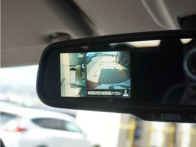 ◆バックカメラ◆リバースにするだけで映ります、後方の安全確認や、狭い駐車場での車庫入れ、雨の日や夜間など視界の悪い時に便利です！安全にバックする為には欠かせない装備です。