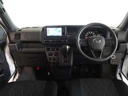 視界良好、操作しやすい運転席です。
