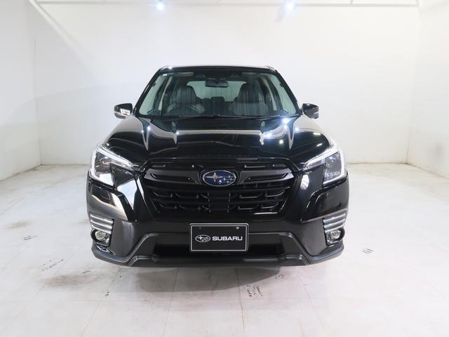 中古車は1台として同じコンディションのものは存在しないため、安心しておクルマをお選びいただけるよう、信頼のおける第三者機関が基準に従い、車両の品質と状態をチェックしています。