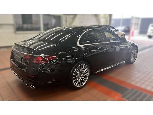 メルセデス・ベンツの定める厳しい基準をクリアしたお車のみをご案内させて頂きます。納車前整備はメーカー規定に基づき100項目にも及ぶ点検を熟練のメカニックによって行いご納車させて頂きます。