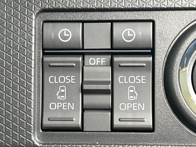 【両側パワースライドドア】スマートキーや運転席のスイッチで後席両側スライドドアの開閉が可能♪電動だから力を入れてドアを開ける必要が無く、小さなお子様でも簡単に開け閉めでき快適です♪