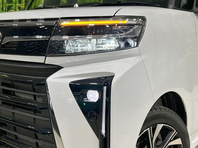 【LEDヘッドライト】悪天候や夜間走行時も良好な視界を確保し安心して運転できる高輝度LEDヘッドライトを装備！点灯速度が早く、消費電力も抑えられています。