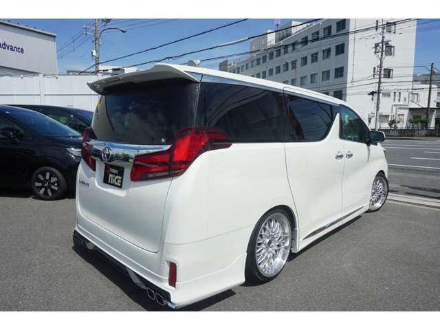 お車が決まっていないお客様でもスタッフが一緒に考えライフスタイルやご予算に合った車輌、プランをご提案させて頂きます。またご購入後も自社工場にて担当スタッフがカーライフをサポートさせて頂きます